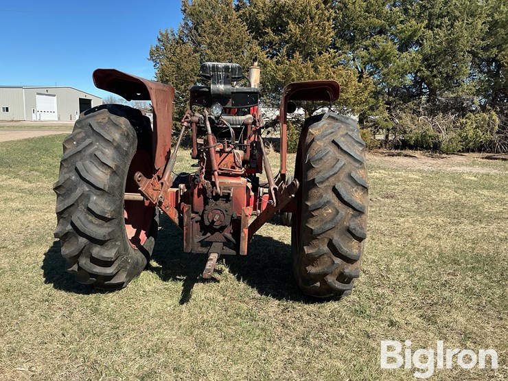 1972-farmall-656-2wd-tractor-image-6