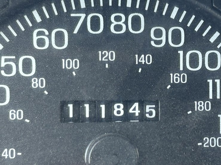 2001-ford-crown-victoria-sedan-image-25