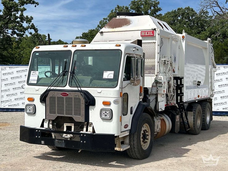 2019-peterbilt-520-image-1