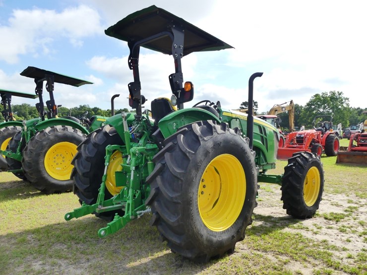 2023-john-deere-5105m-image-3
