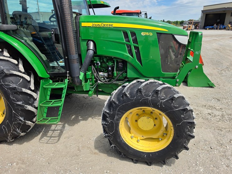 2014-john-deere-6115d-image-3