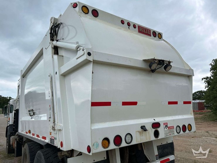 2019-peterbilt-520-image-24
