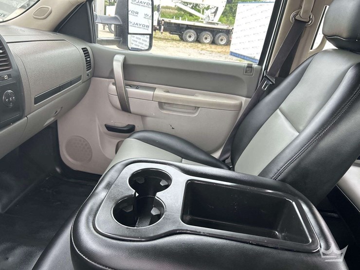 2012-chevrolet-silverado-2500hd-image-16