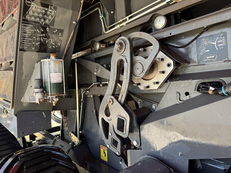 2021-massey-ferguson-2270-image-22