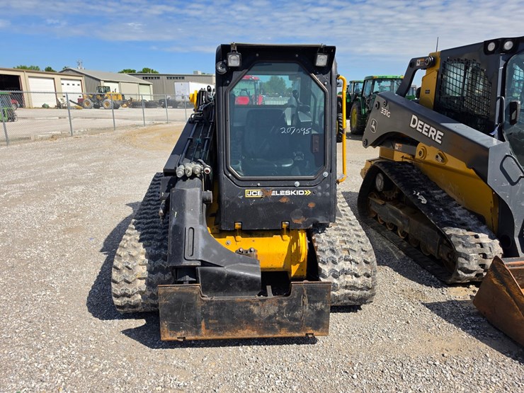 2018-jcb-3ts-8t-image-2