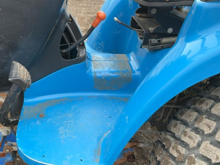 #2400-•-new-holland-tc25s-diesel-tractor-image-19
