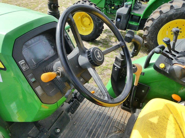 2023-john-deere-5105m-image-11