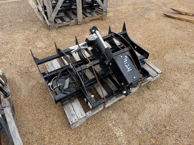 #9124-•-worksaver-48"-skid-steer-grapple(electric-control)-image-1