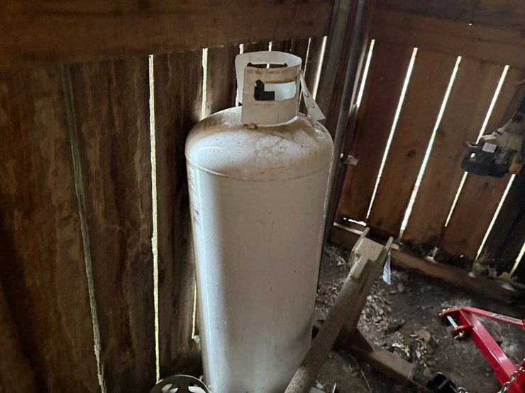 #73-•-5-propane-tanks-image-4
