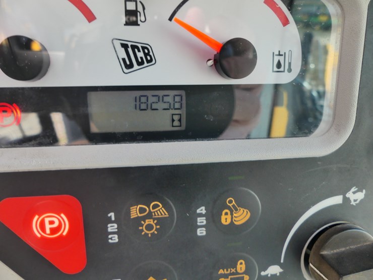 jcb-3ts-8t-image-17