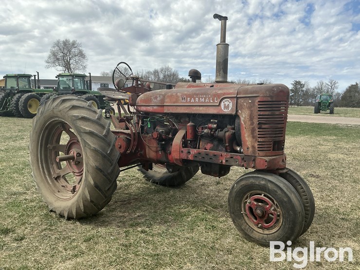 1952-farmall-super-m-2wd-tractor-image-3