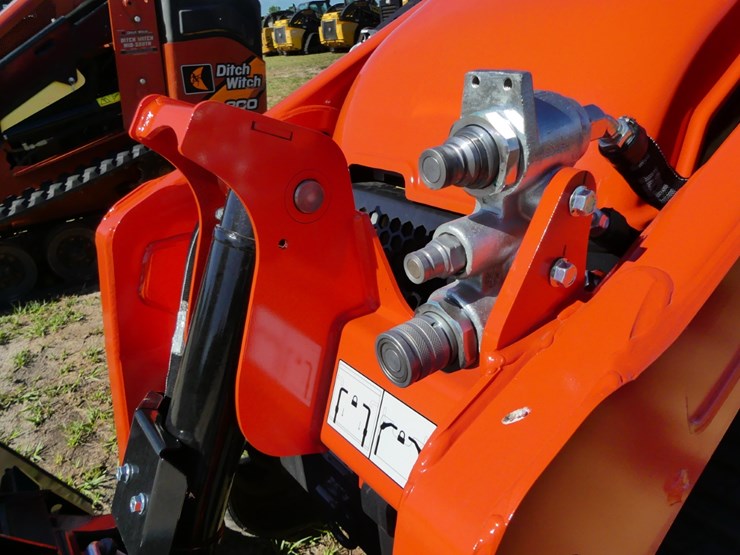 2026-kubota-scl1000-image-9