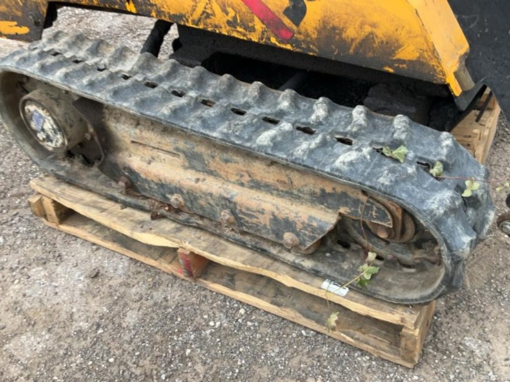 #1050-•-boxer-mini-skid-steer-loader-image-19
