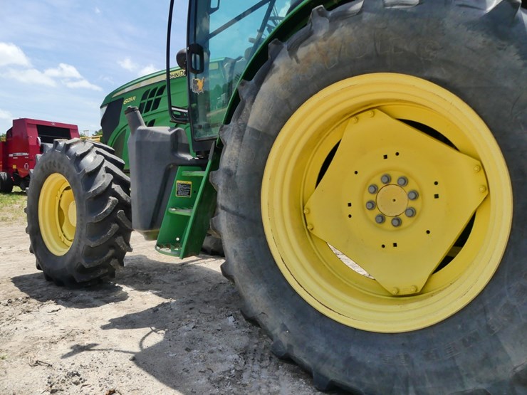 2014-john-deere-6125r-image-8