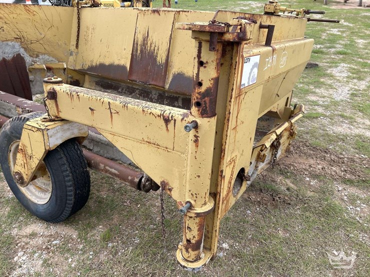 t/a-aggregate-spreader-box-wheel-loader-attachment-image-7