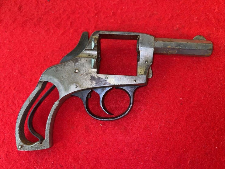 h&r-arms-company-safety-hammer-double-action-revolver,-.32-s&w-image-5