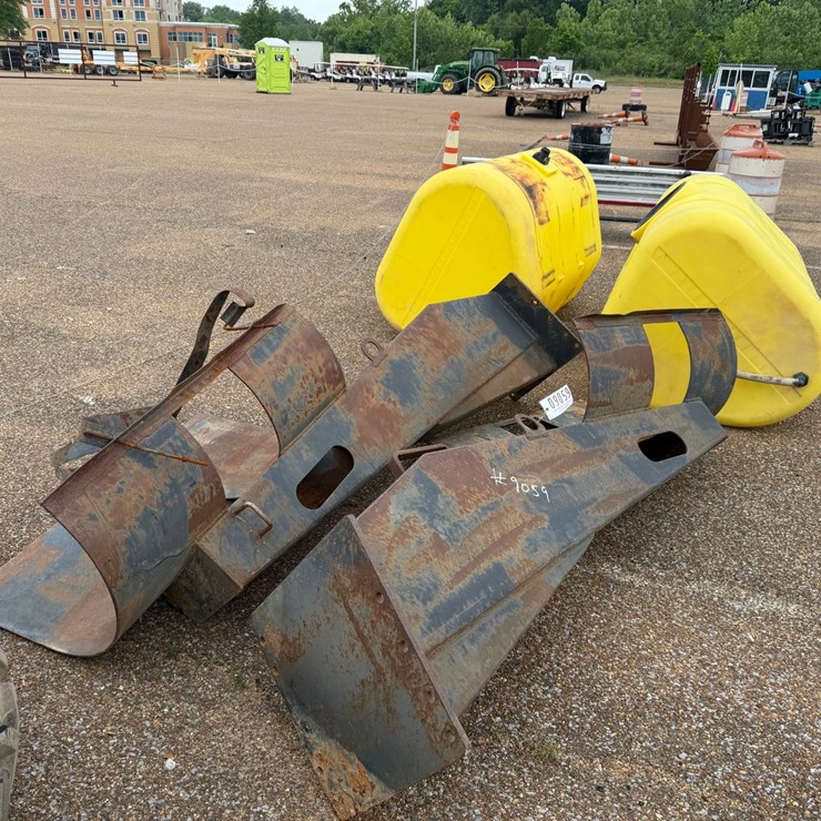 #9059 • (2) 300 Gallon Saddletanks for John Deere