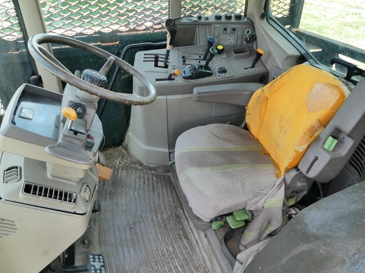 2010-john-deere-7230-image-11