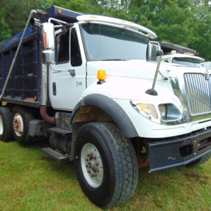 2004 INTERNATIONAL 7600