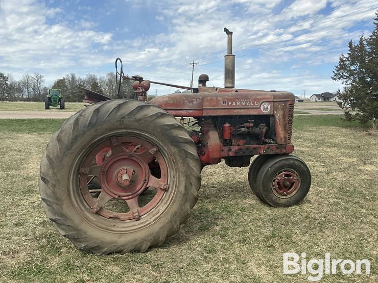 1952-farmall-super-m-2wd-tractor-image-4
