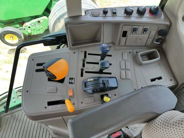 2014-john-deere-6115m-image-11