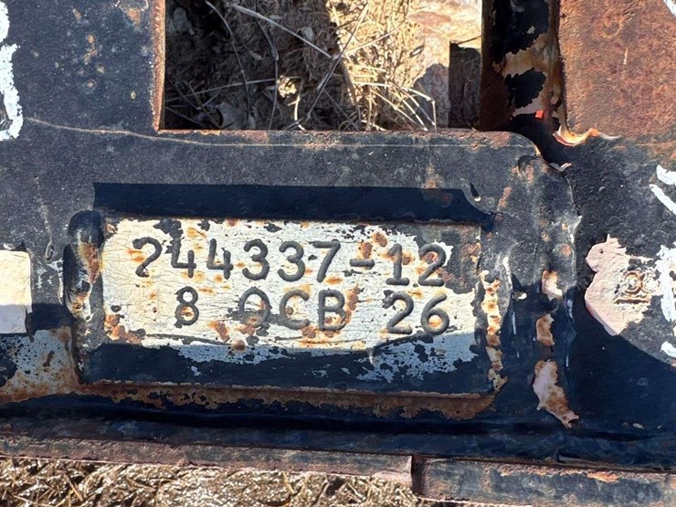 17in.-bucket-w/-teeth-excavator-attachment-image-3