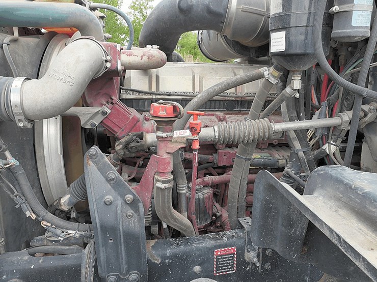 2017-mack-granite-gu713-image-57