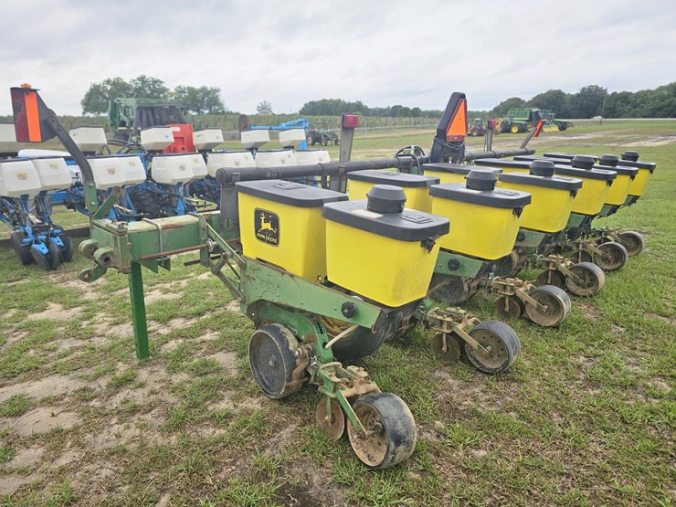 john-deere-1700-image-2