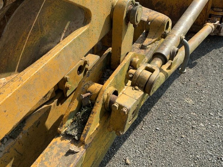caterpillar-d4-image-34