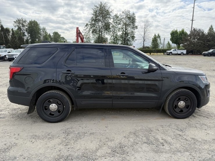 2017-ford-explorer-image-3