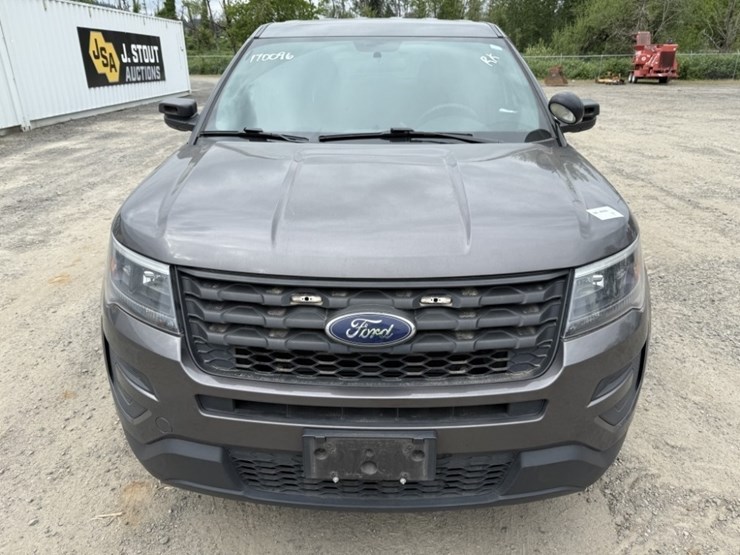 2017-ford-explorer-image-8