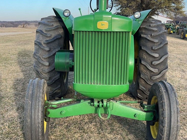 john-deere-820-image-8