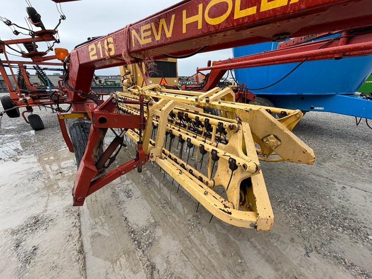 new-holland-216-image-9