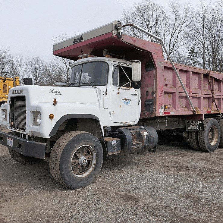 1990 MACK RD690S