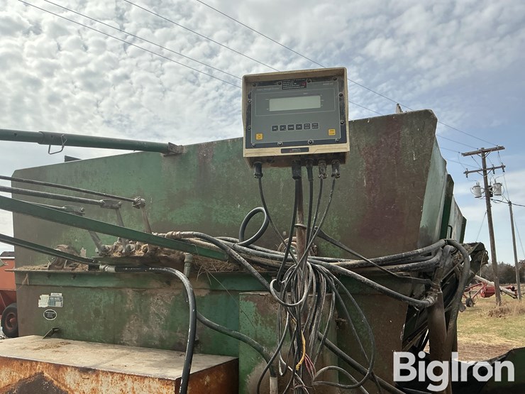 henke-h12a-feed-wagon-image-17