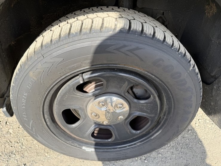 2018-ford-explorer-image-16