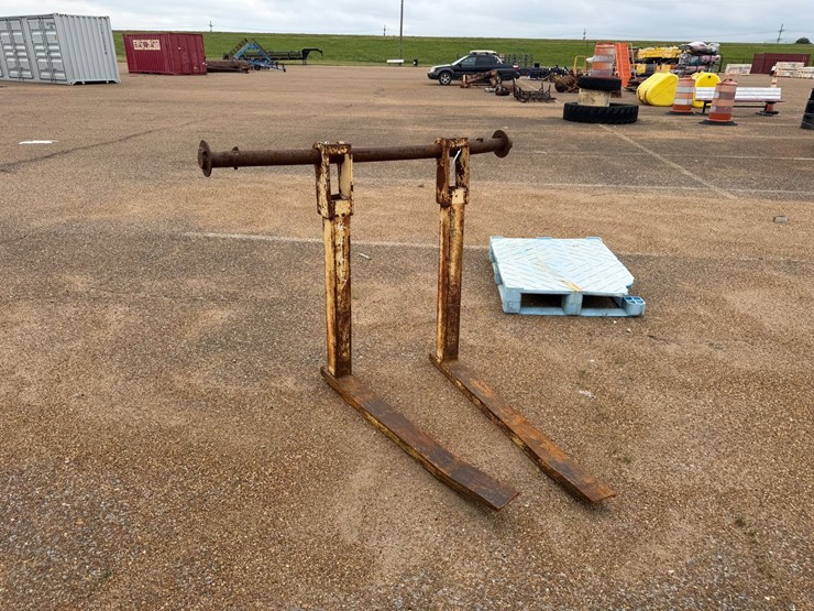 #9112-•-set-of-backhoe-forks-image-1