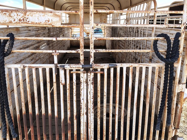 1995-gooseneck-6'8"x24'-livestock-trailer-image-4