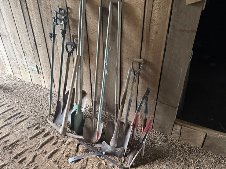 #69-•-lot-of-yard-tools-image-1