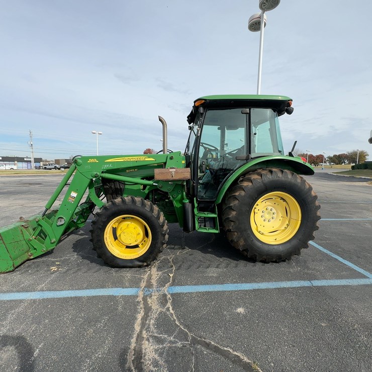 2011 JOHN DEERE 5095M