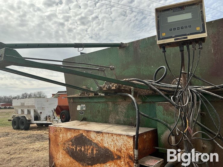 henke-h12a-feed-wagon-image-16