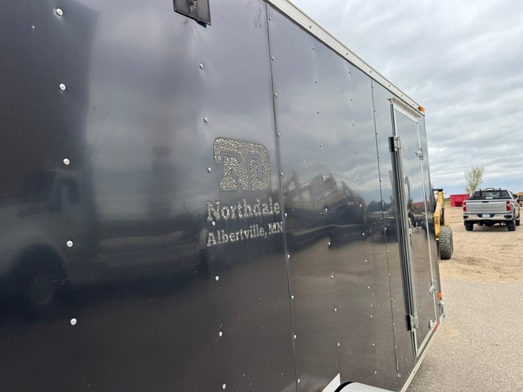 #3892-•-2015-haulmark-18'-enclosed-trailer-image-21