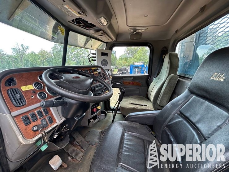 2009-peterbilt-367-image-11