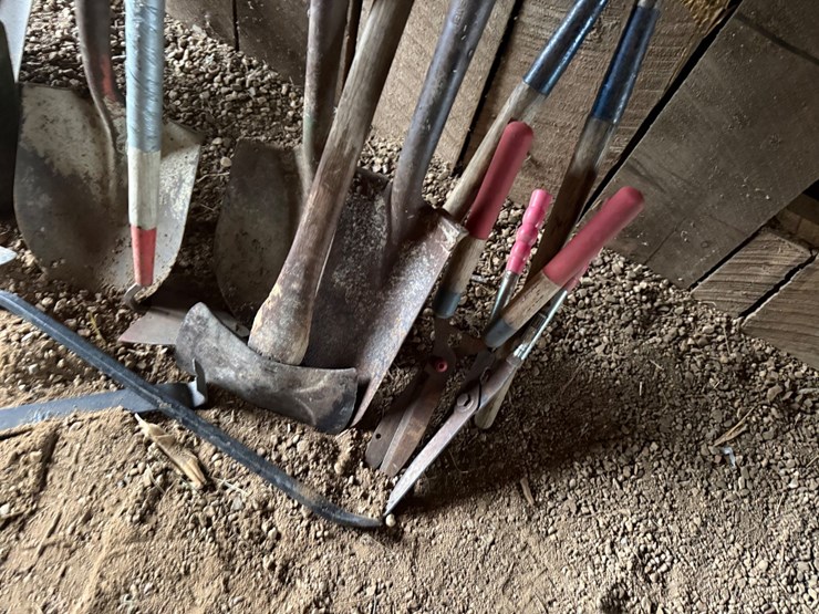 #69-•-lot-of-yard-tools-image-2