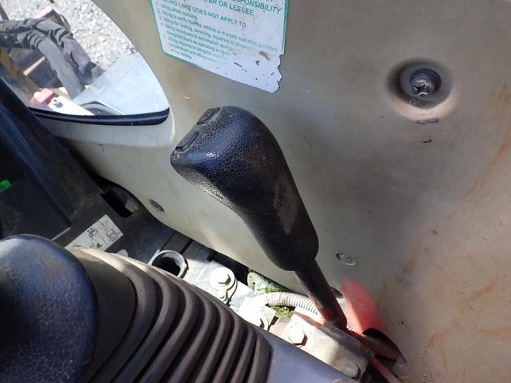 2012-john-deere-60d-image-48