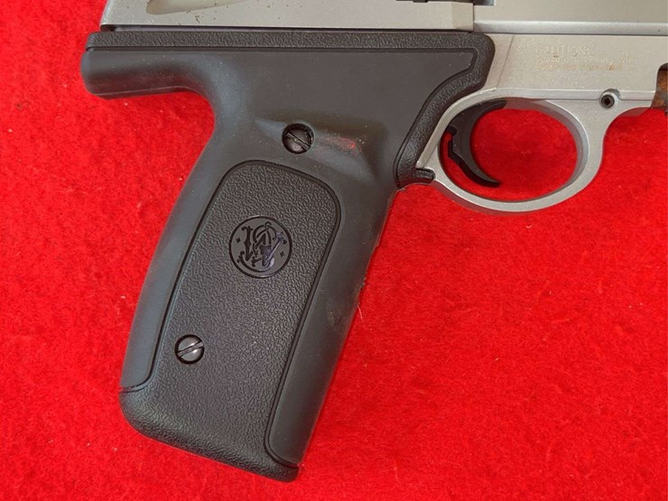 smith-&-wesson-model-22s-semi-auto-pistol-.22-lr-image-13