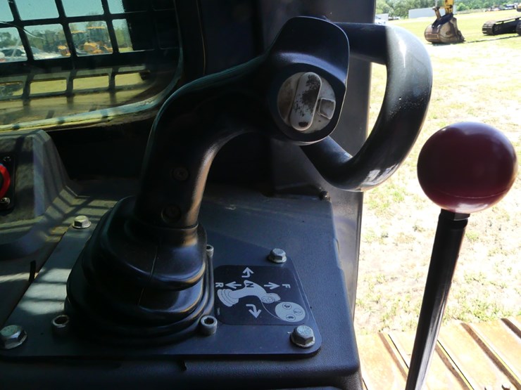 2019-deere-650k-lgp-image-11