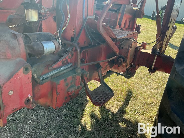 1972-farmall-656-2wd-tractor-image-17