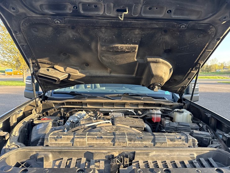 2022-chevrolet-3500-image-12