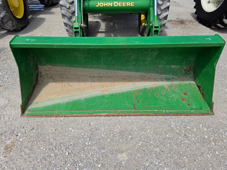 2013-john-deere-6140d-image-3